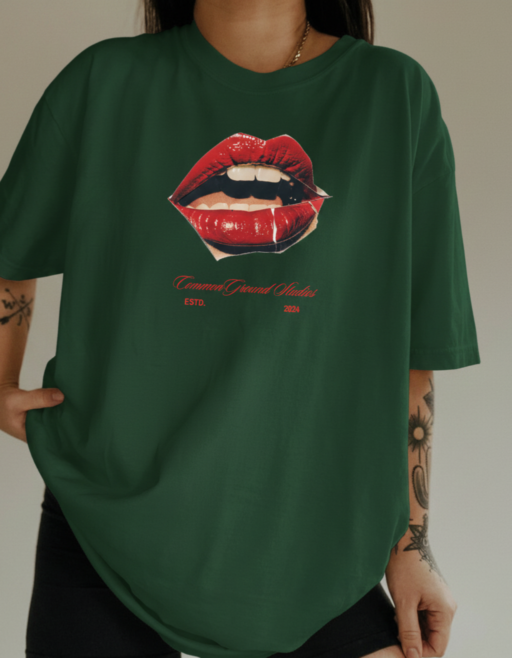 HOT LIPS OVERSIZED T-SHIRT