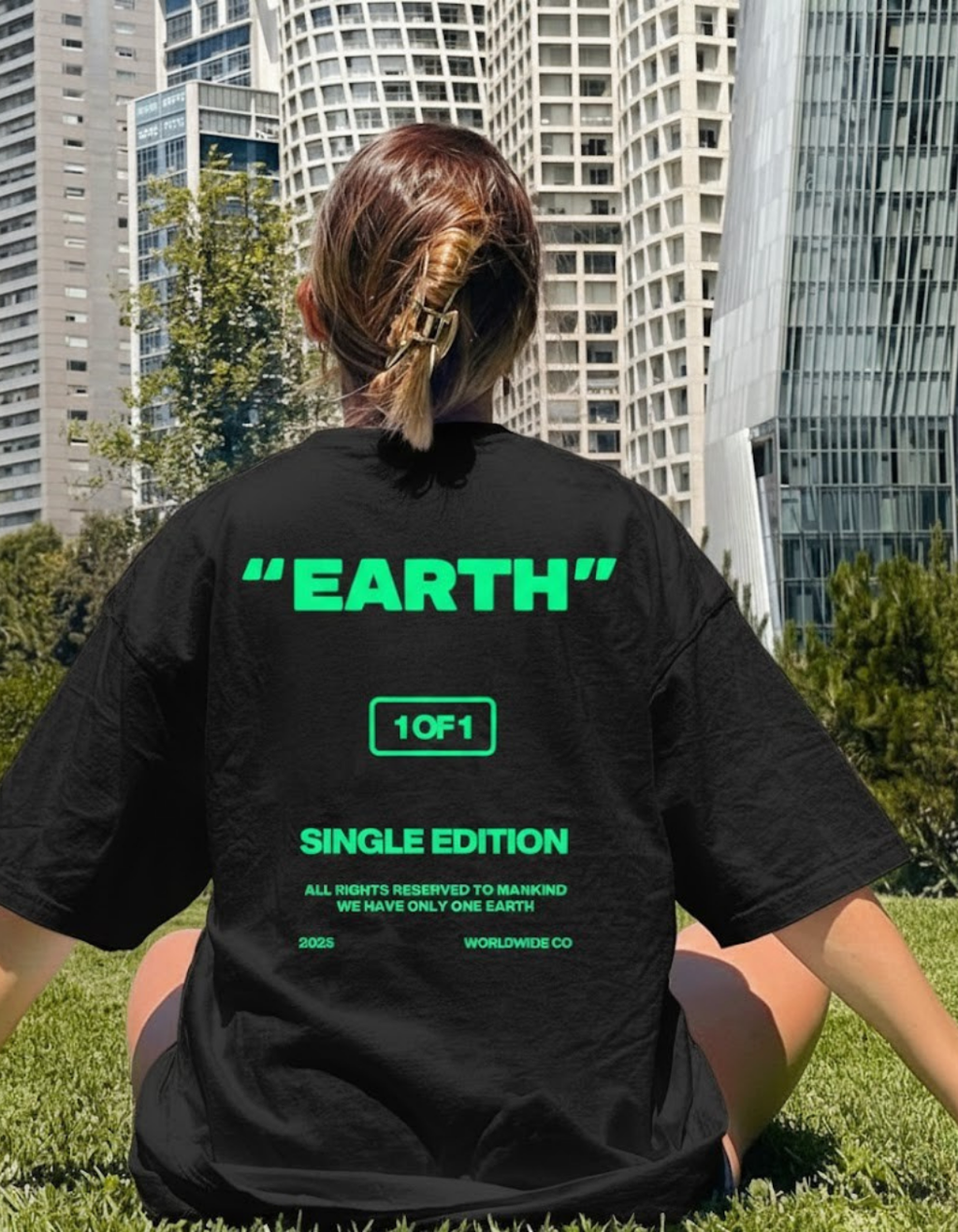 EARTH OVERSIZED T-SHIRT