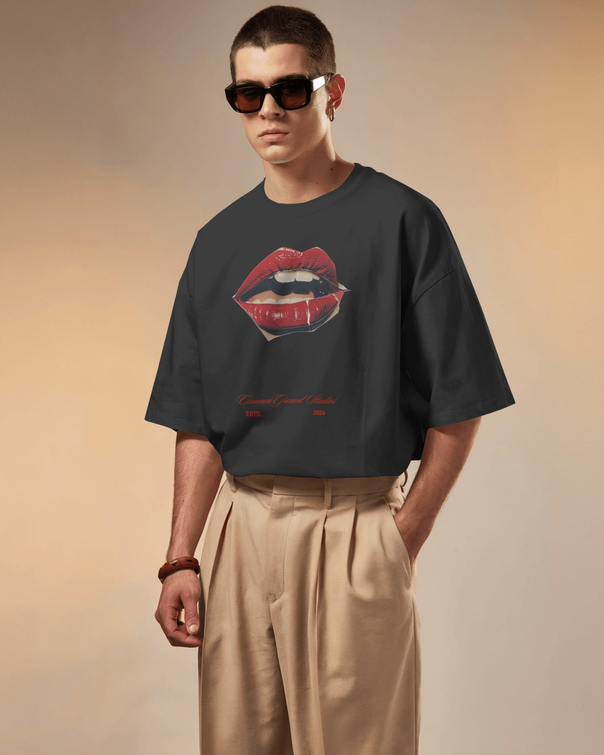 HOT LIPS OVERSIZED T-SHIRT