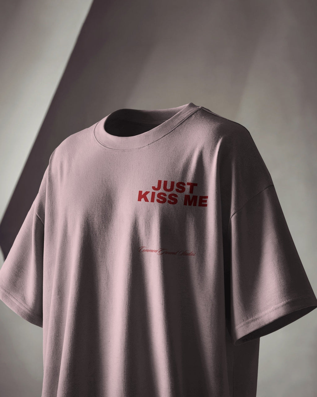 KISS ME OVERSIZED T-SHIRT