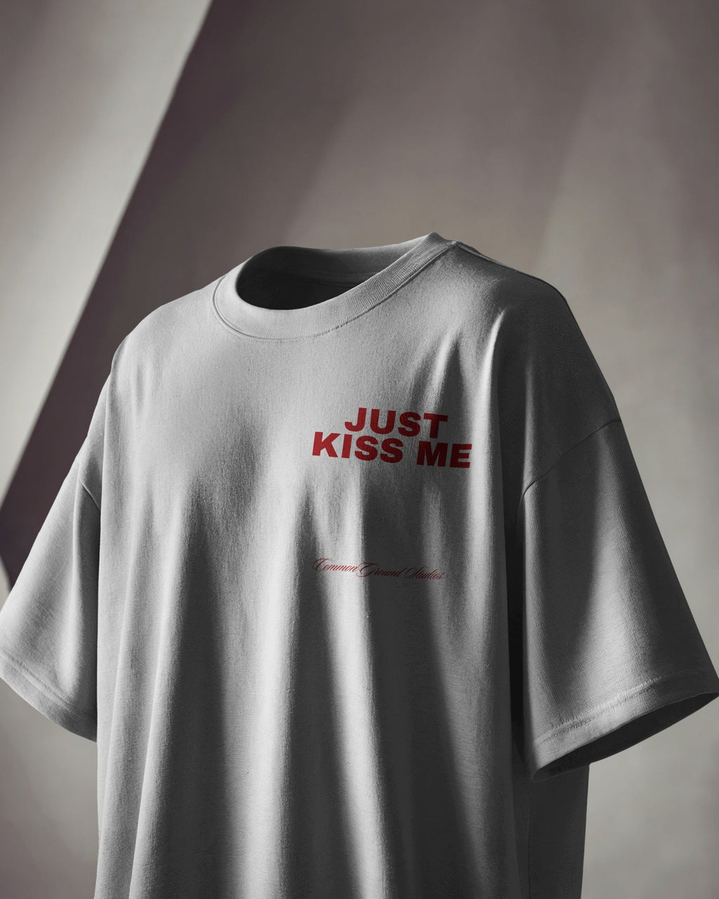 KISS ME OVERSIZED T-SHIRT
