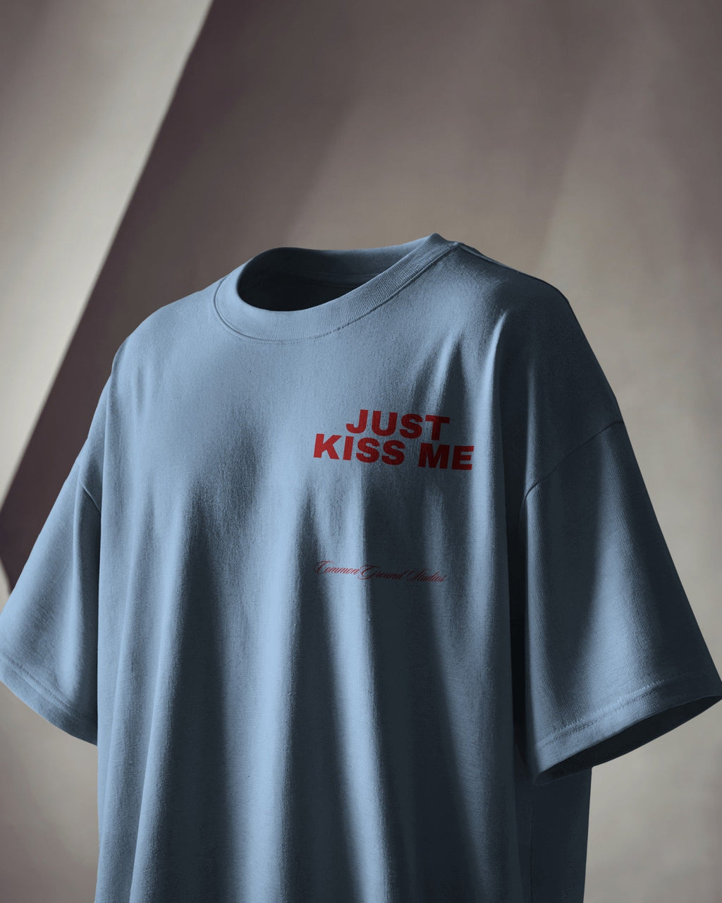KISS ME OVERSIZED T-SHIRT